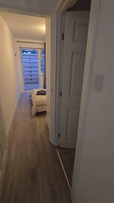 Cozy Flat 1 Bedroom Hucclecote エクステリア 写真