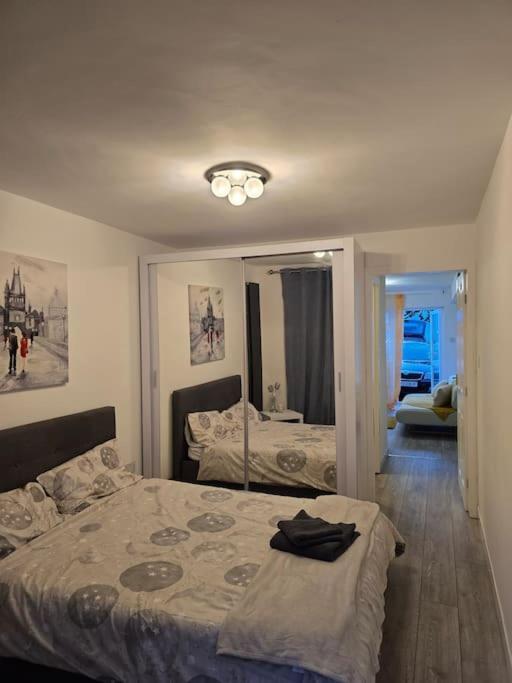 Cozy Flat 1 Bedroom Hucclecote エクステリア 写真